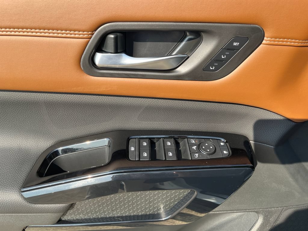 New 2026 Nissan Pathfinder Platinum AWD/4WD image 10