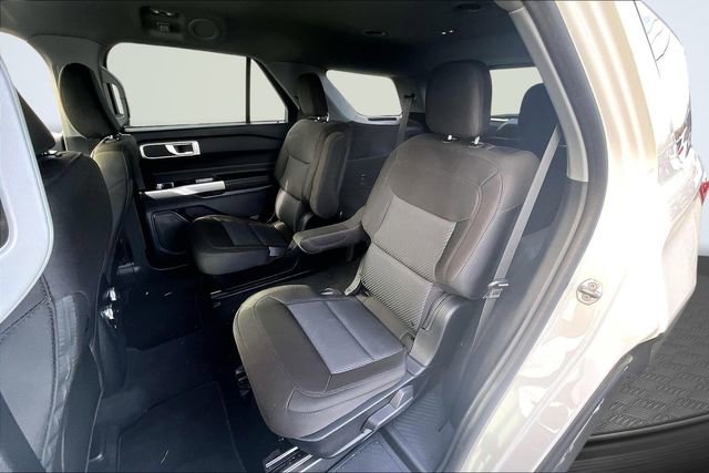Used 2023 Ford Explorer XLT AWD/4WD image 21