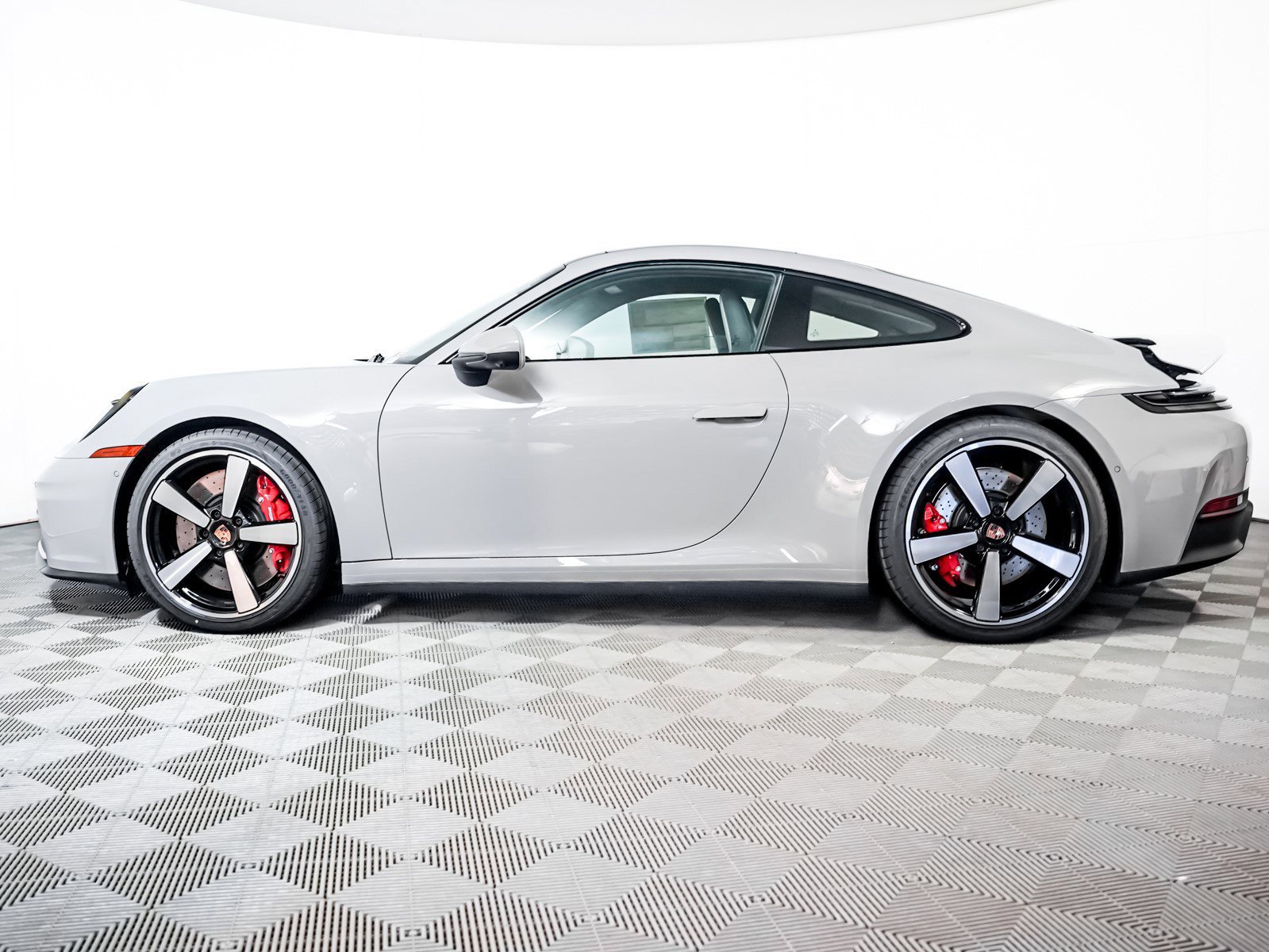 Used 2025 Porsche 911 Carrera S RWD image 2
