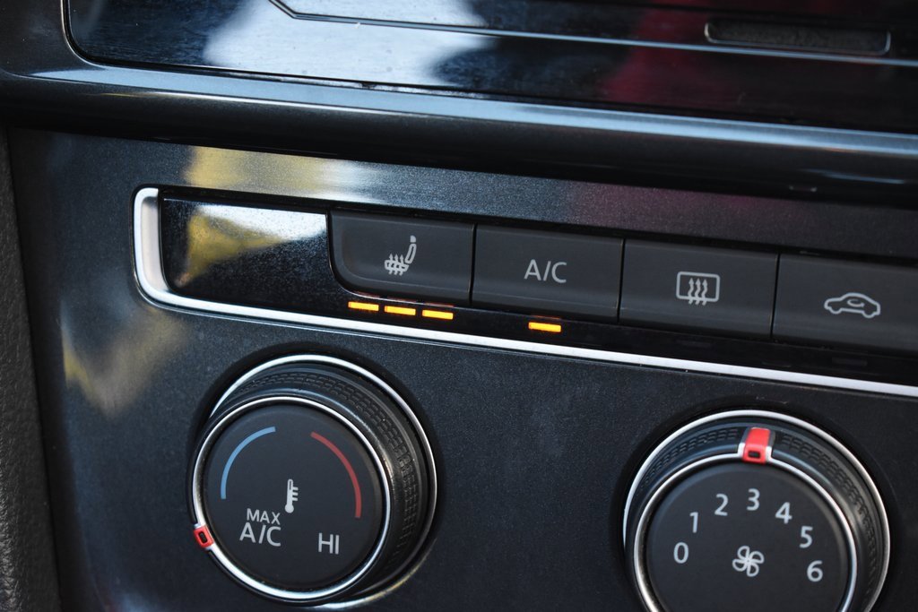 Used 2021 Volkswagen Golf 4-Door image 38