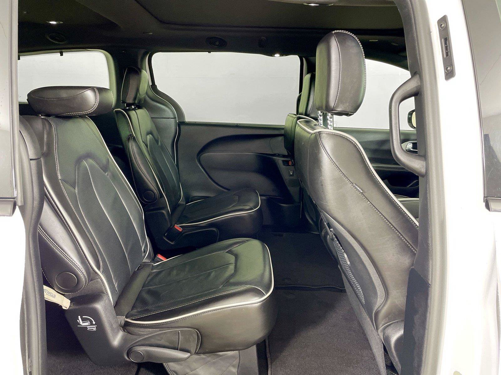 Used 2025 Chrysler Pacifica Limited FWD image 28