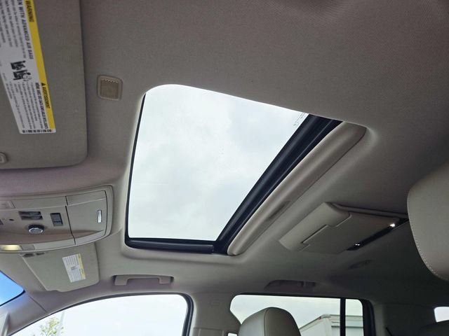 Used 2015 Chevrolet Suburban LT RWD image 6