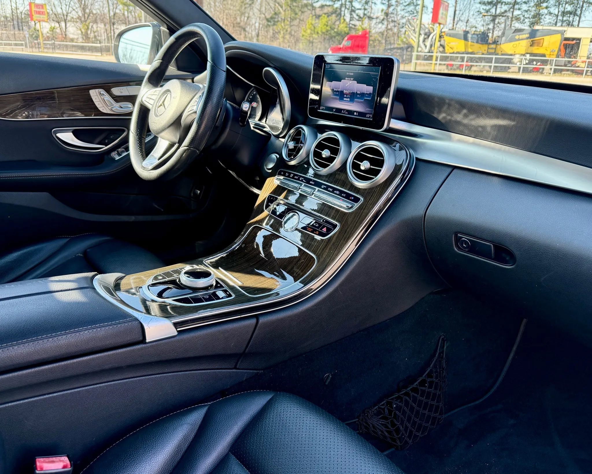 Used 2018 Mercedes-Benz C 300 Sedan w/ Premium Package image 11