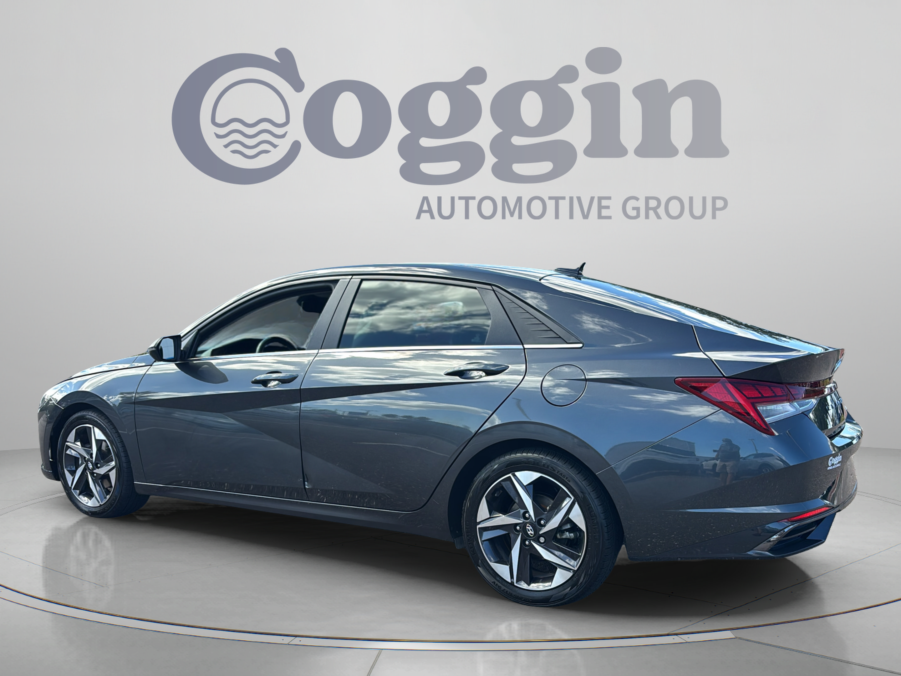 Used 2022 Hyundai Elantra Limited w/ Cargo Package FWD image 14
