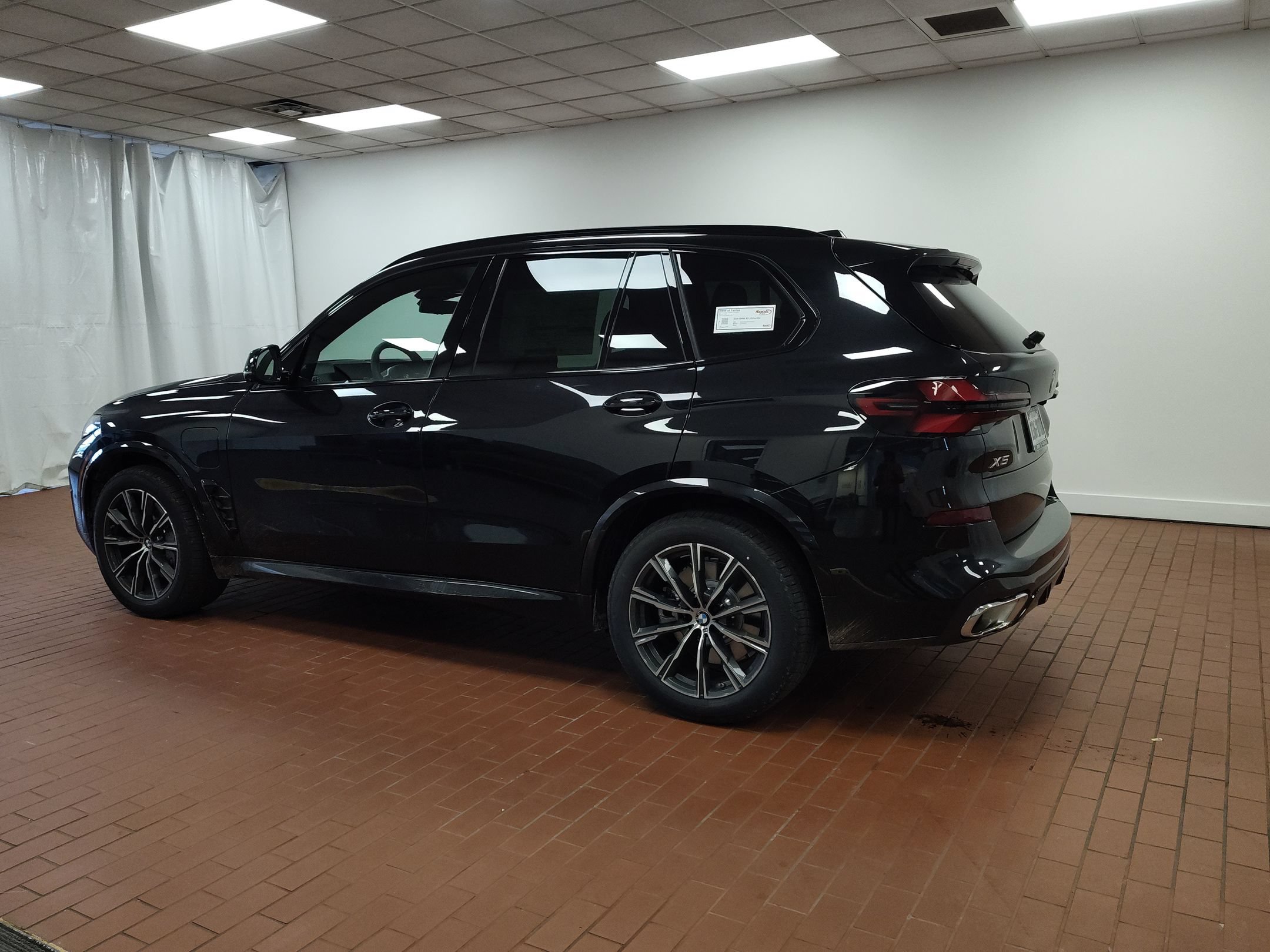 Used 2026 BMW X5 xDrive50e w/ M Sport Package AWD/4WD image 3