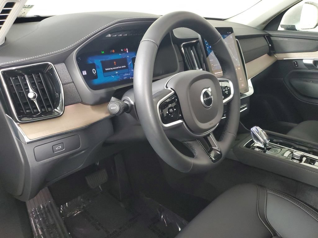 Used 2025 Volvo XC90 B6 Plus w/ Protection Package Premier AWD/4WD image 24