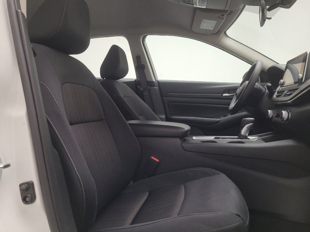 Used 2025 Nissan Altima 2.5 SV FWD image 21