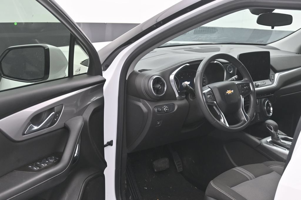 Used 2024 Chevrolet Blazer LT FWD image 11