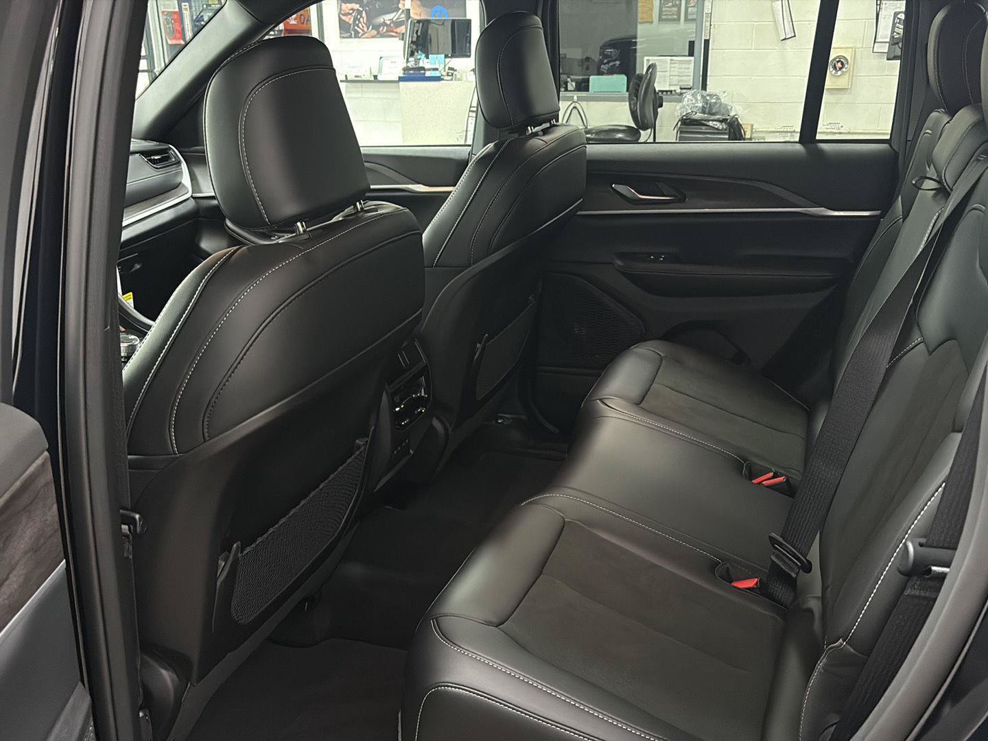 New 2026 Jeep Grand Cherokee Altitude AWD/4WD image 30