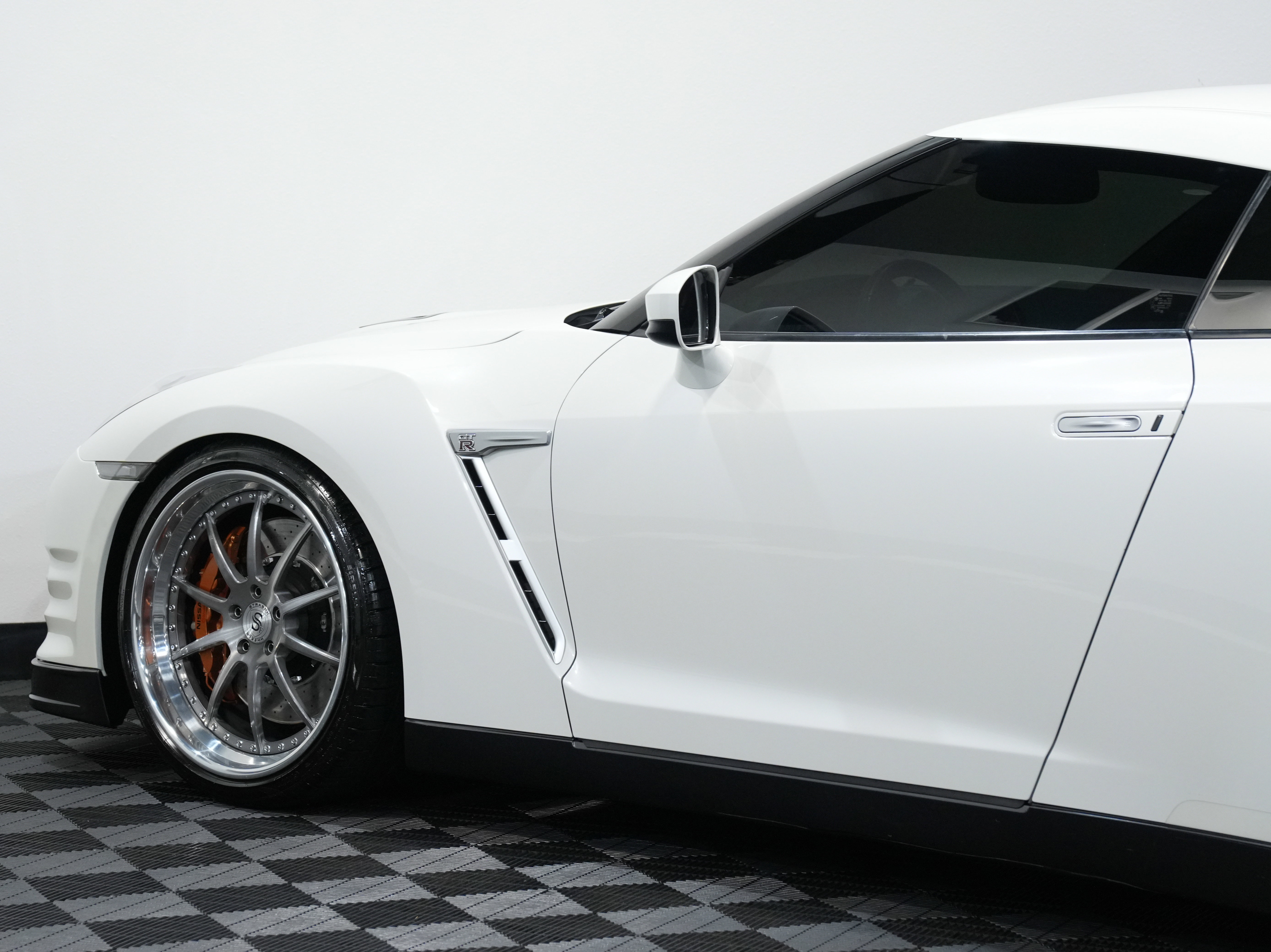Used 2015 Nissan GT-R Black Edition image 20