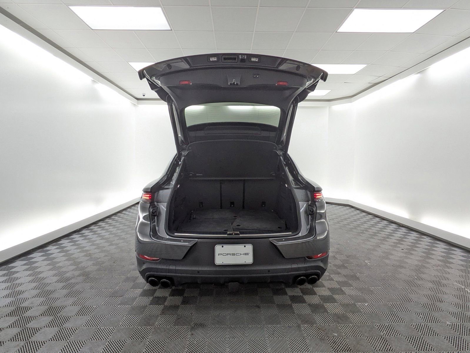 Used 2025 Porsche Cayenne S image 20