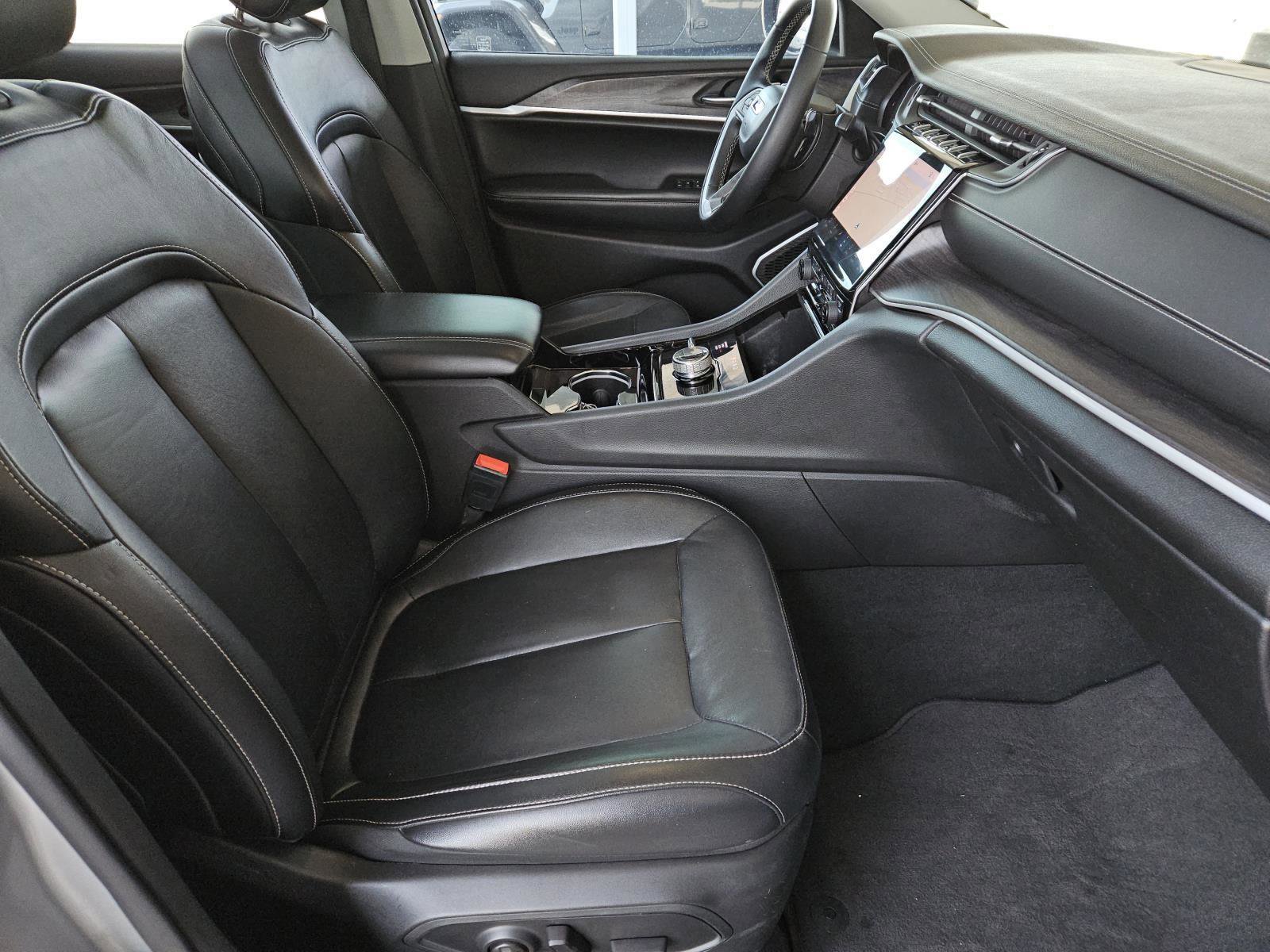 Used 2022 Jeep Grand Cherokee Limited image 31