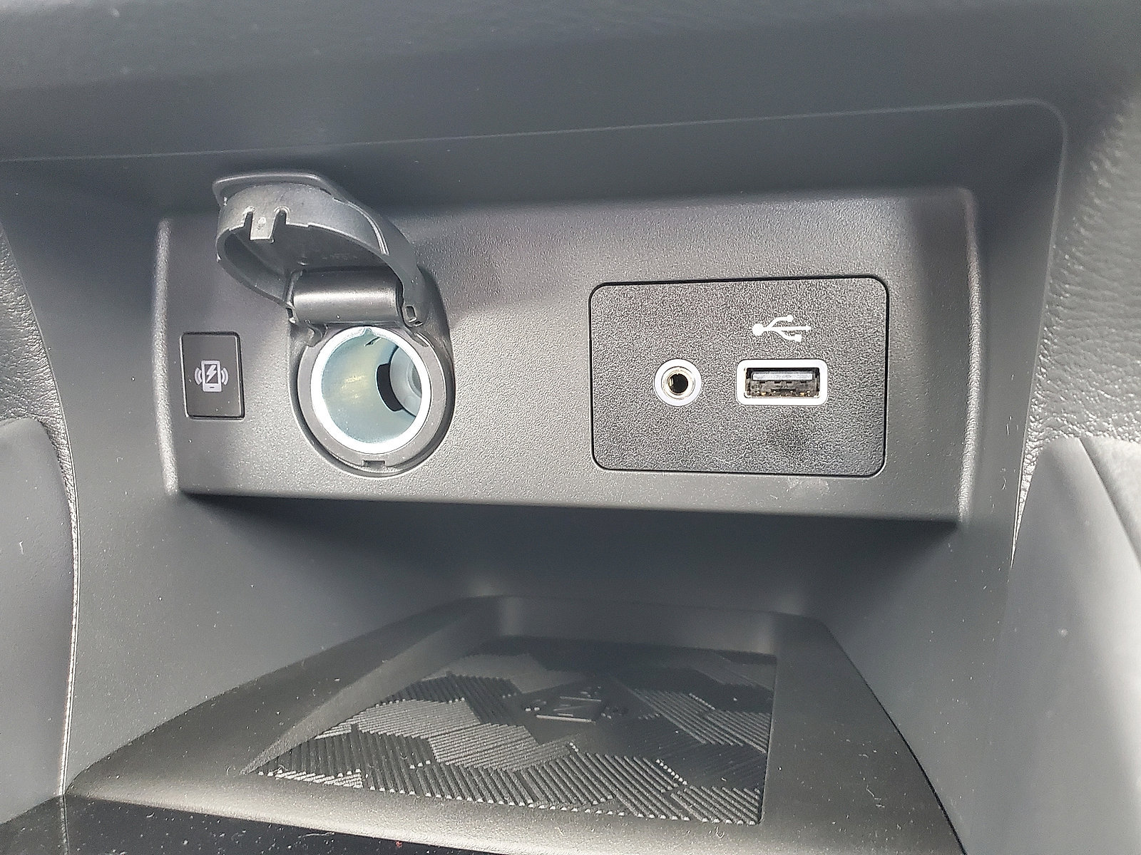 New 2025 Nissan Versa SV w/ Trunk Package FWD image 26