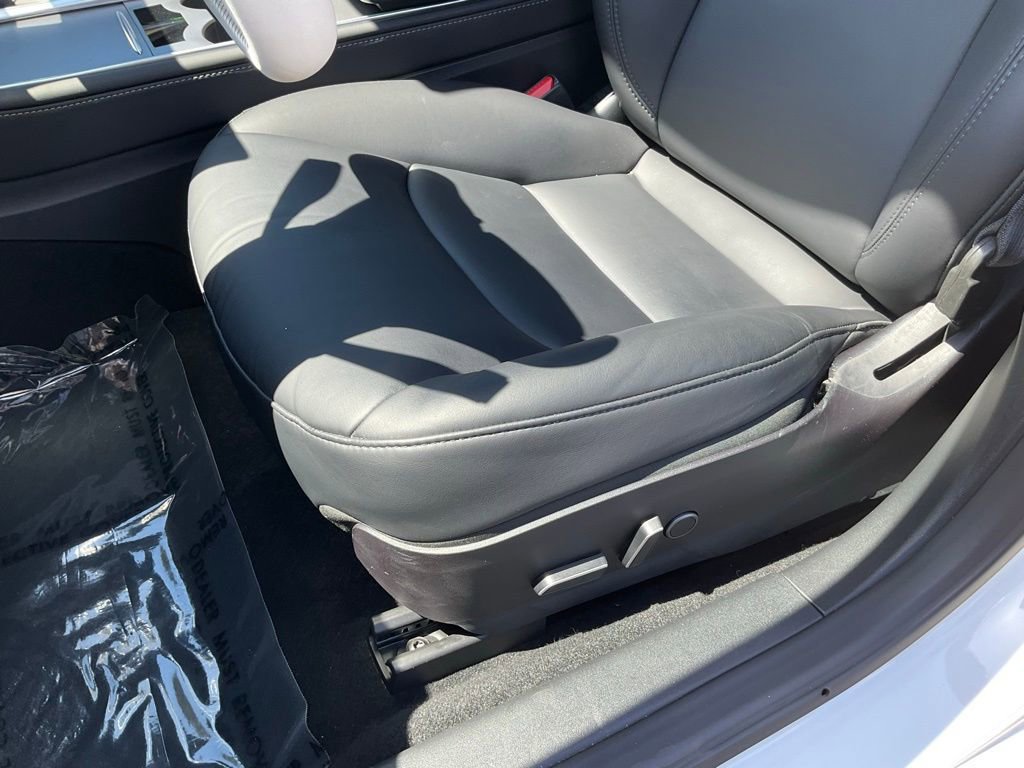 Used 2023 Tesla Model 3 Standard Range image 17