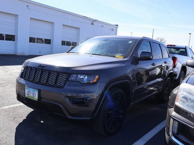 Used 2020 Jeep Grand Cherokee Altitude image 3
