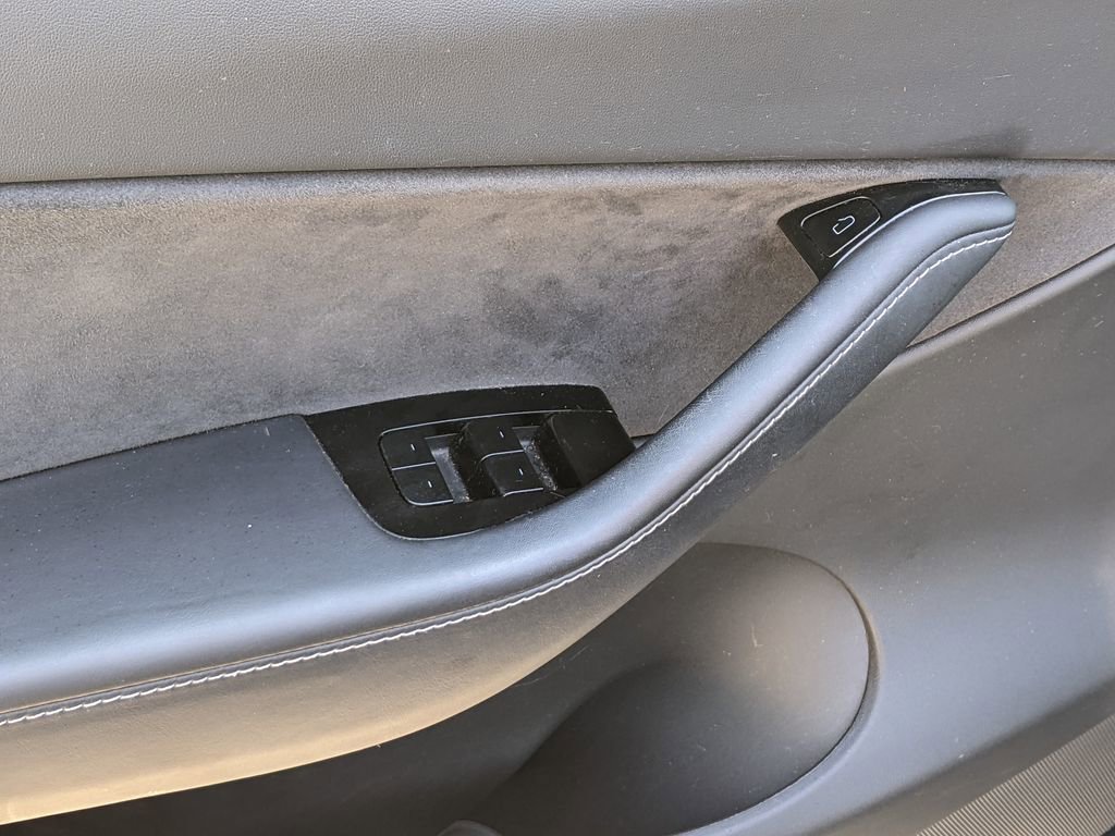 Used 2020 Tesla Model Y Long Range image 10