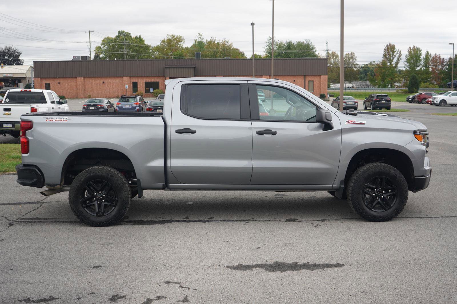 New 2026 Chevrolet Silverado 1500 Custom Trail Boss w/ LPO, Dark Essentials Package AWD/4WD image 2