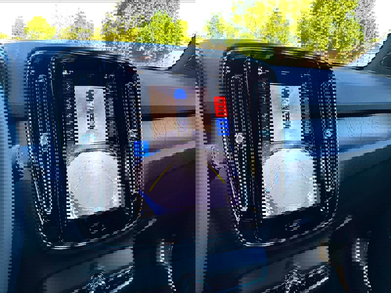 Used 2024 Volvo XC40 Recharge Plus w/ Protection Package Premier image 24