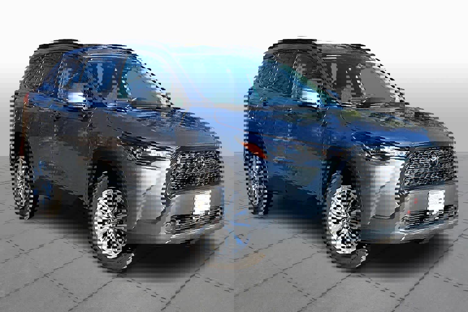 Certified 2023 Toyota Corolla Cross LE w/ Moonroof Package image 2