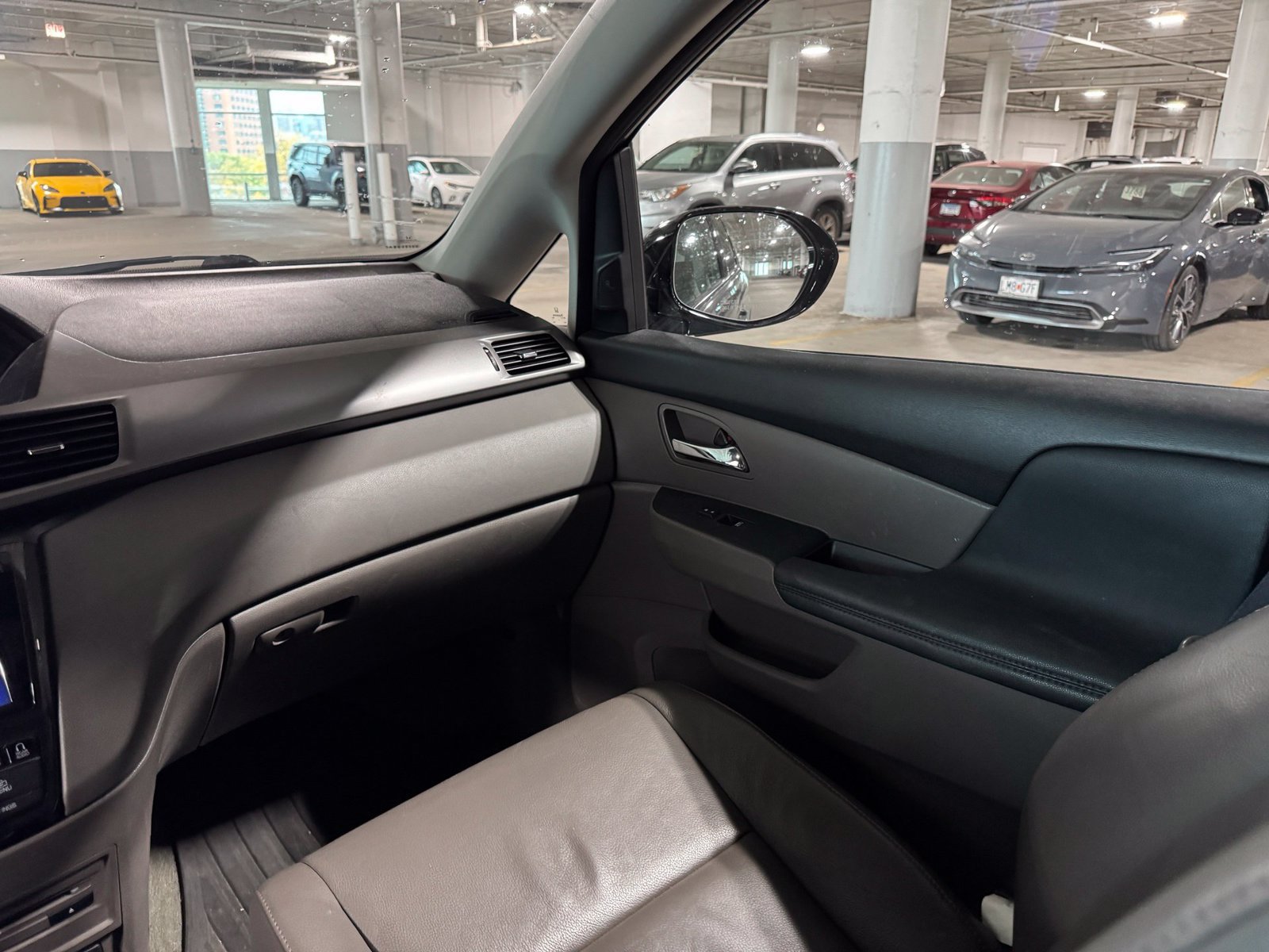 Used 2016 Honda Odyssey Touring Elite image 38