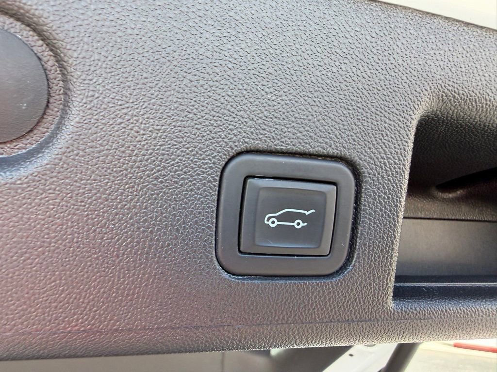 Used 2024 Chevrolet Equinox LT FWD image 21