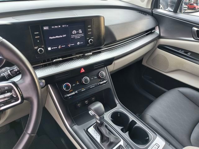 Certified 2024 Kia Carnival LX image 24