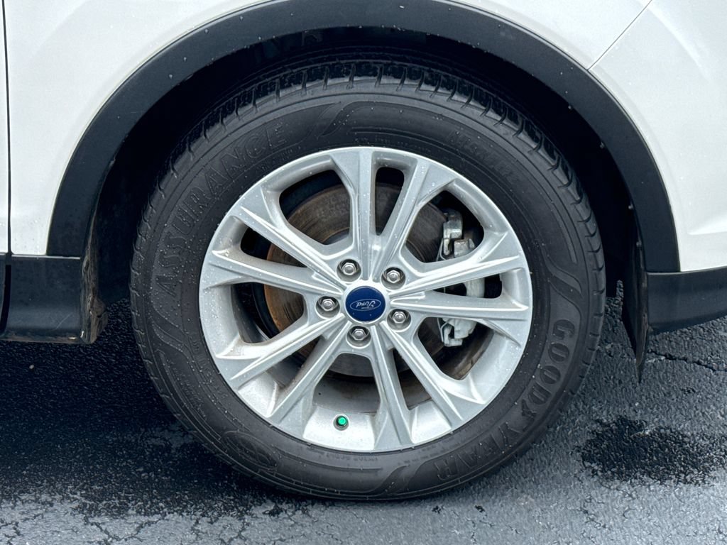Certified 2017 Ford Escape SE w/ Equipment Group 201A FWD image 12