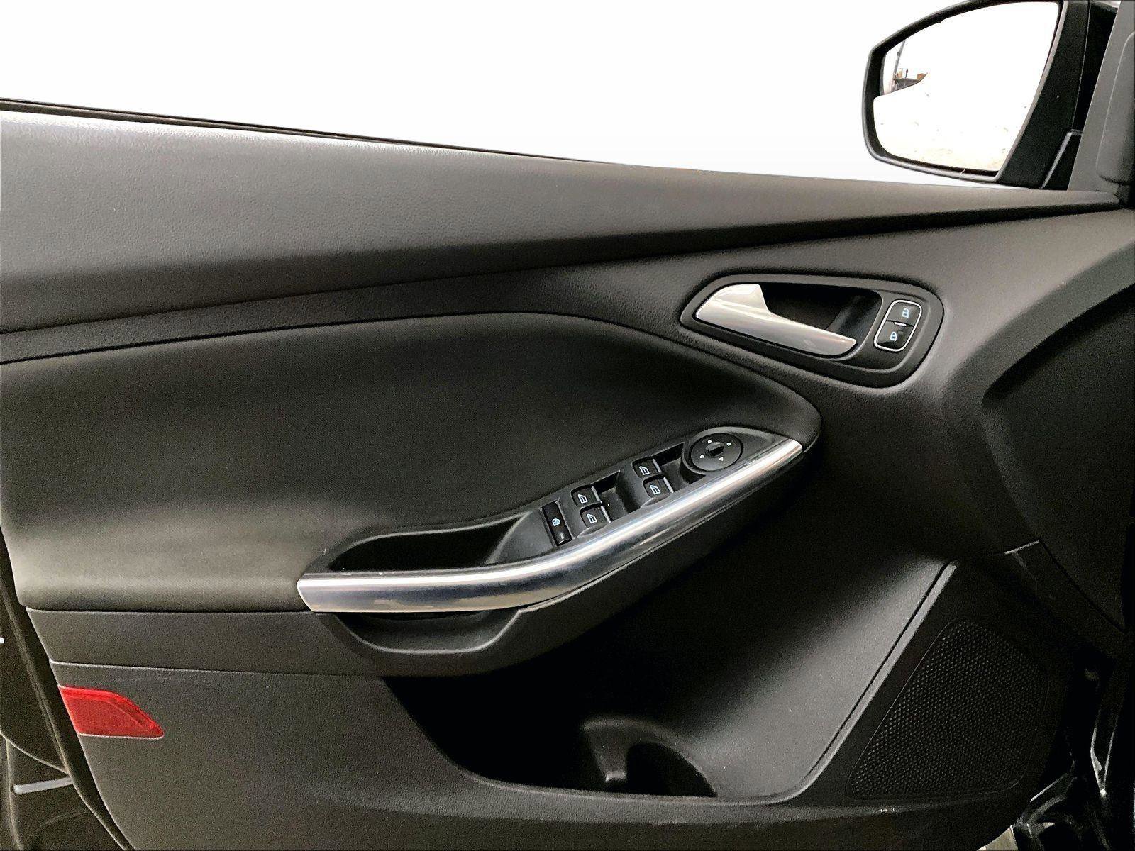 Used 2017 Ford Focus ST image 22
