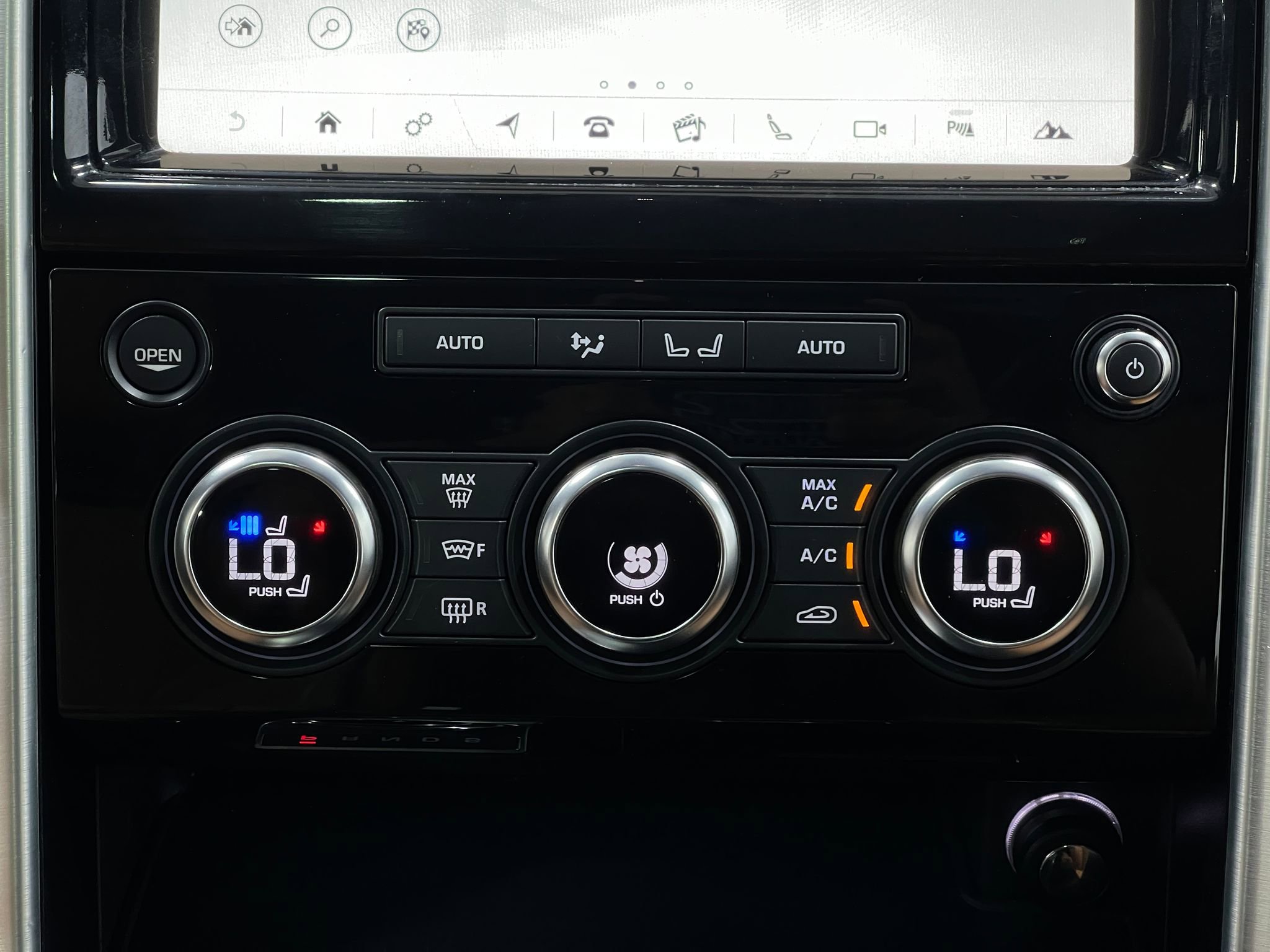 Used 2018 Land Rover Discovery HSE Luxury AWD/4WD image 25