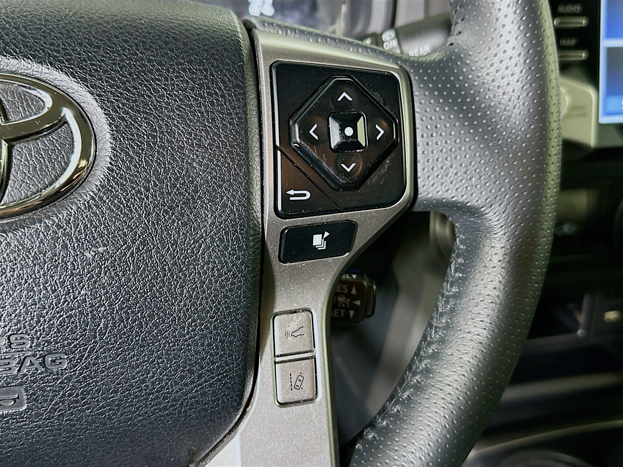 Used 2024 Toyota 4Runner SR5 AWD/4WD image 17