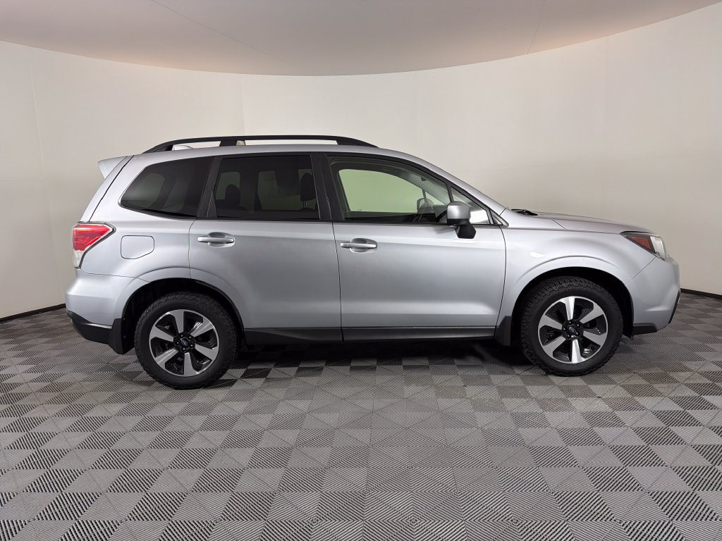 Used 2017 Subaru Forester 2.5i Premium AWD/4WD image 2