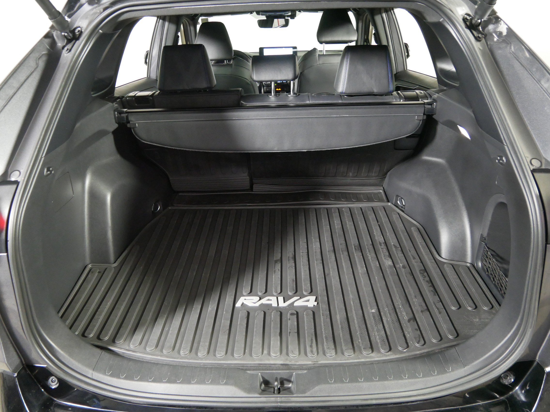 Used 2025 Toyota RAV4 XSE w/ Weather Package AWD/4WD image 18