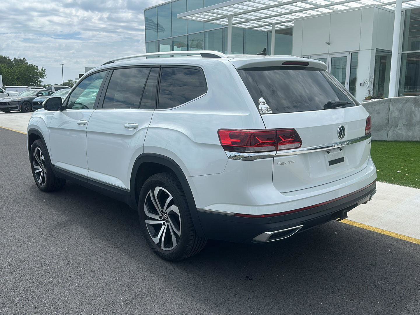 Used 2023 Volkswagen Atlas SEL AWD/4WD image 7