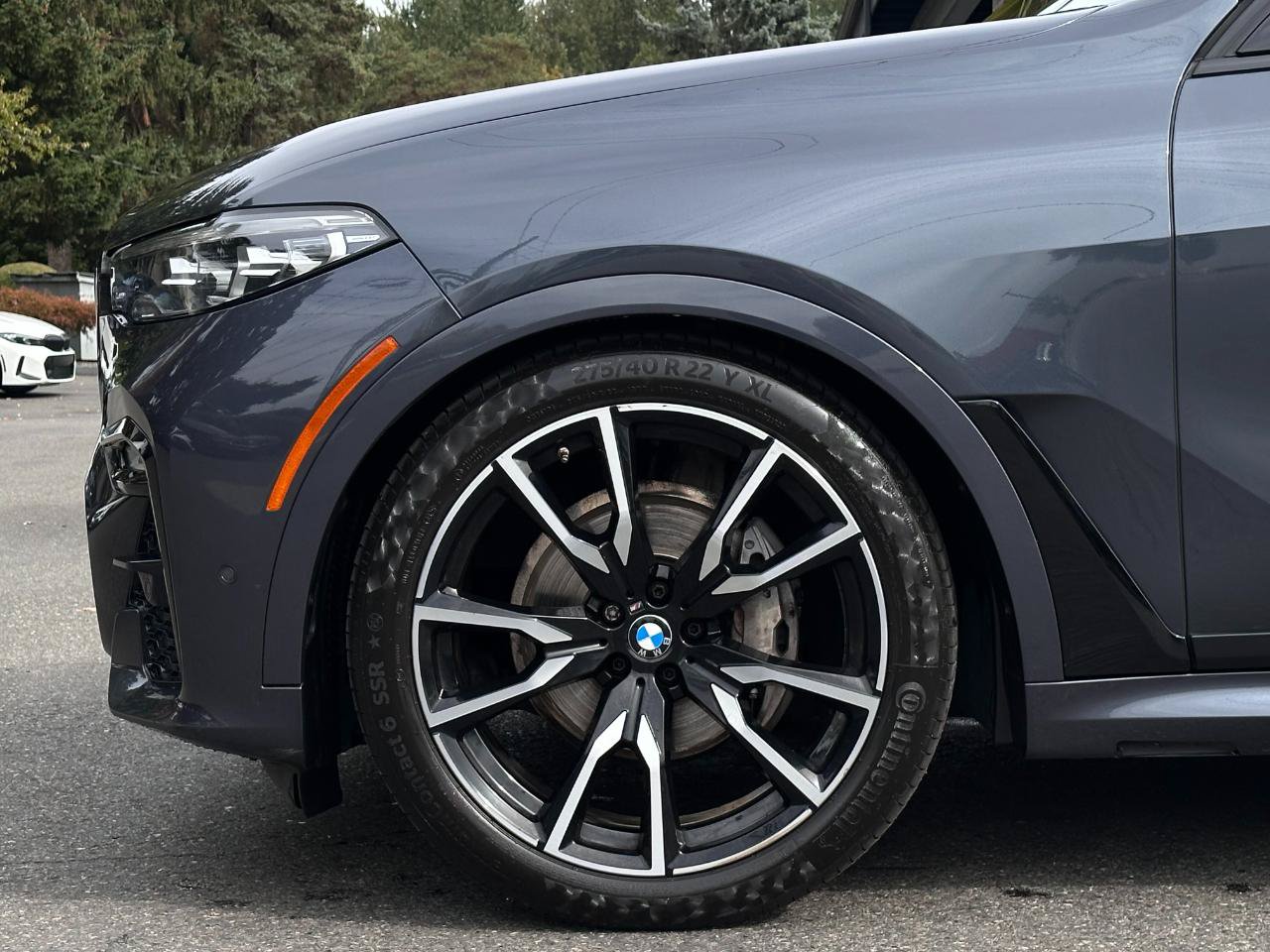 Used 2022 BMW X7 xDrive40i w/ M Sport Package AWD/4WD image 21