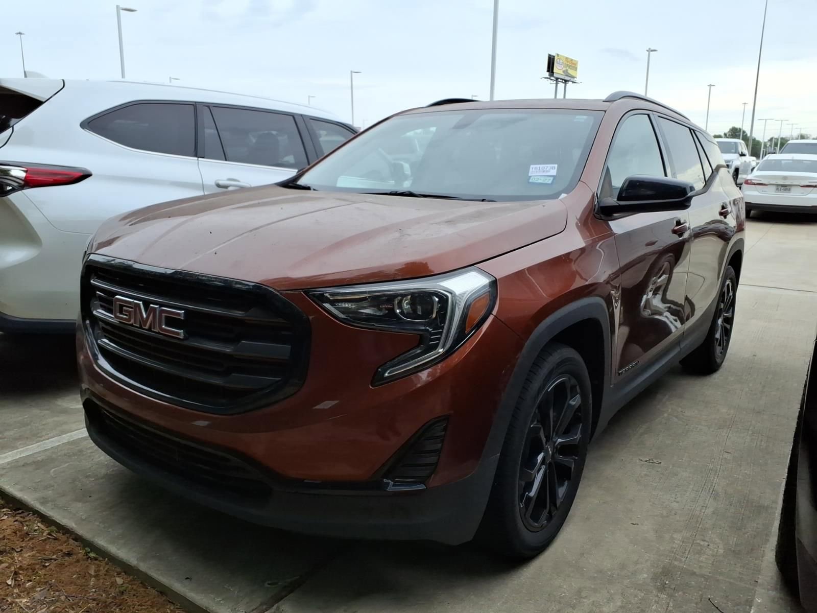 Used 2019 GMC Terrain SLE w/ Driver Convenience Package image 3