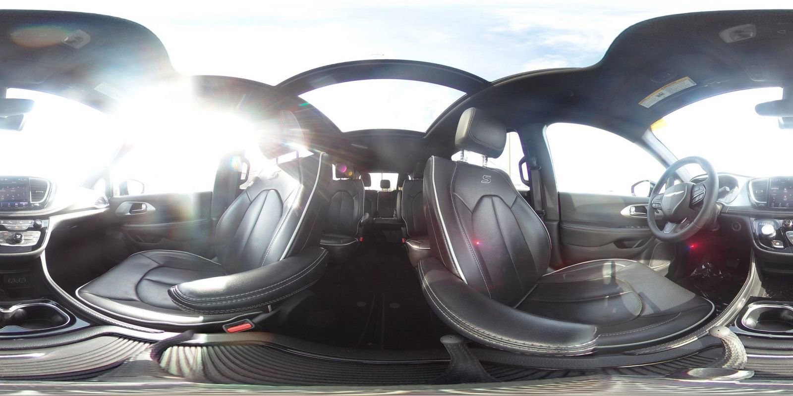 Used 2025 Chrysler Pacifica Limited image 47