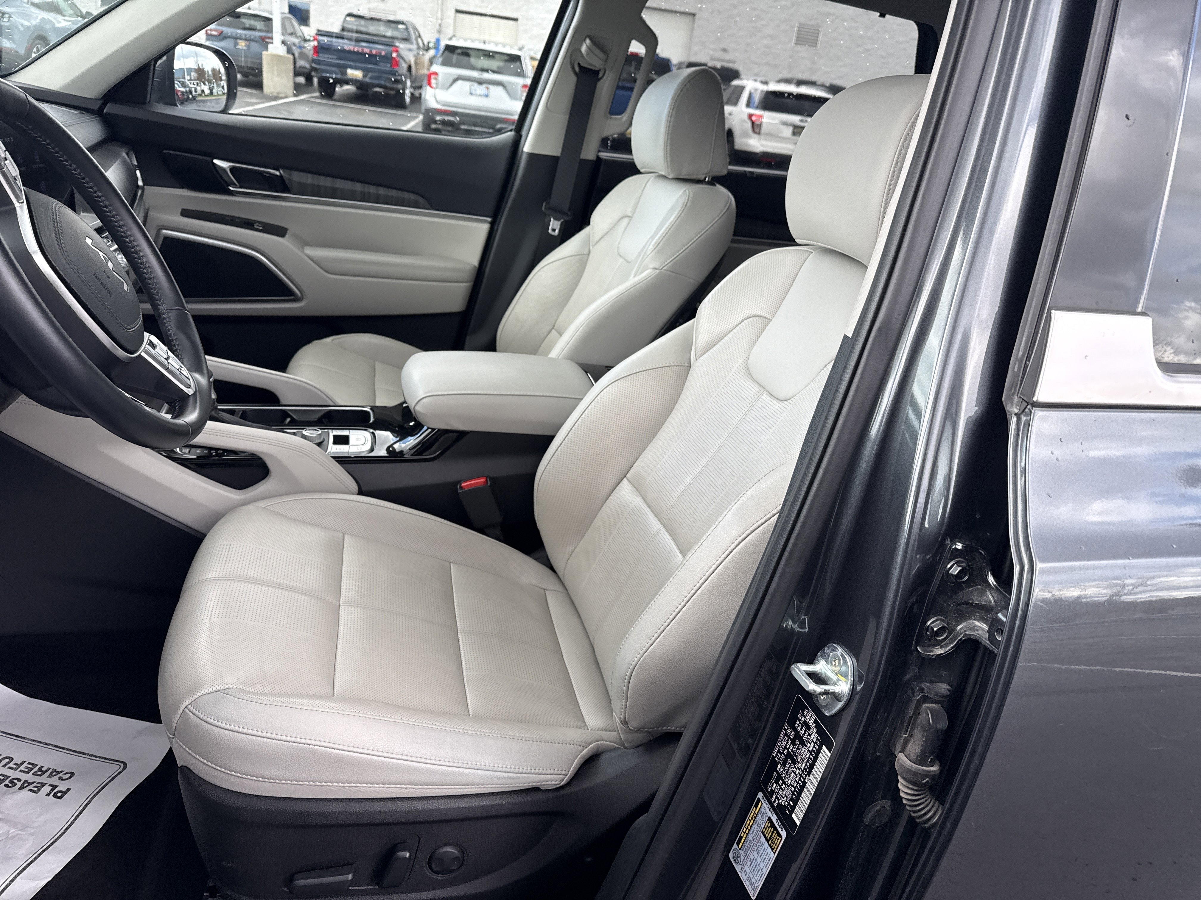Used 2023 Kia Telluride EX image 19