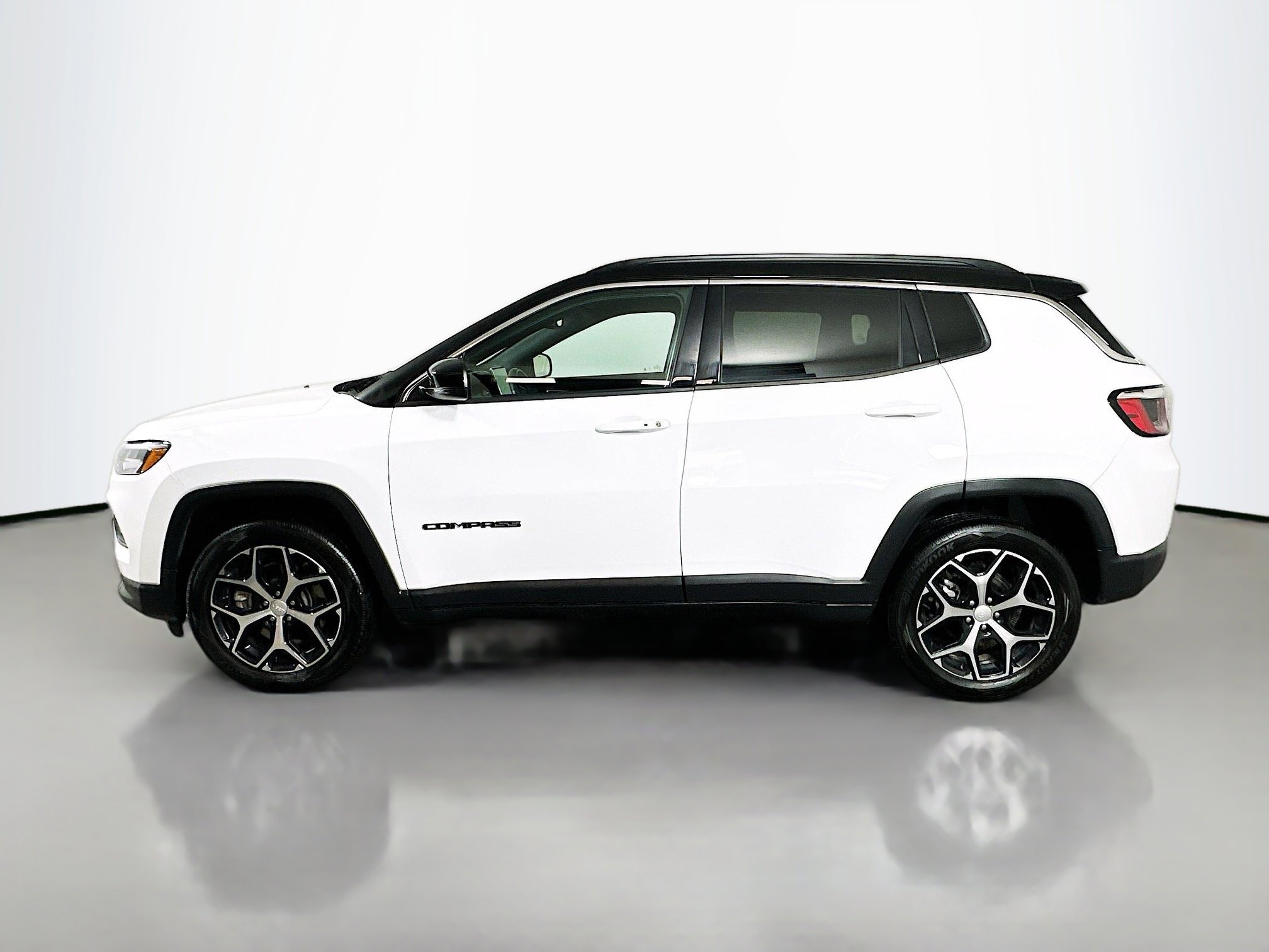 Used 2024 Jeep Compass Limited AWD/4WD image 4