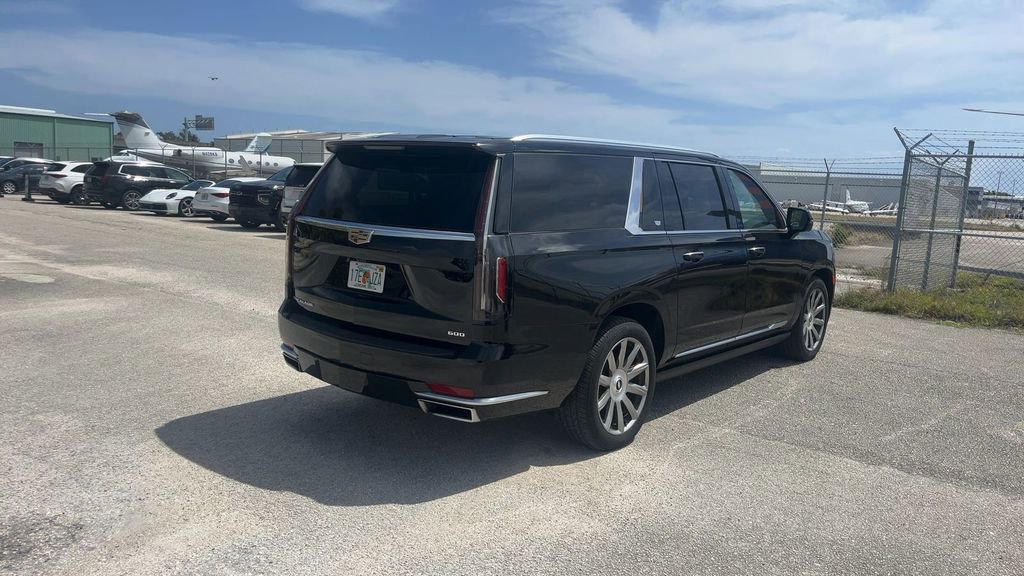 Used 2024 Cadillac Escalade ESV Premium Luxury Platinum image 7