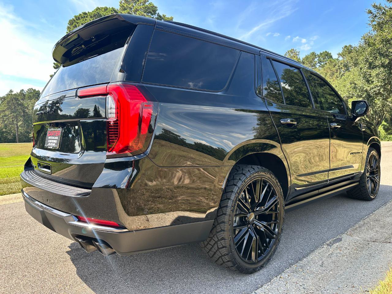 Used 2025 GMC Yukon Denali w/ Denali Reserve Package AWD/4WD image 5