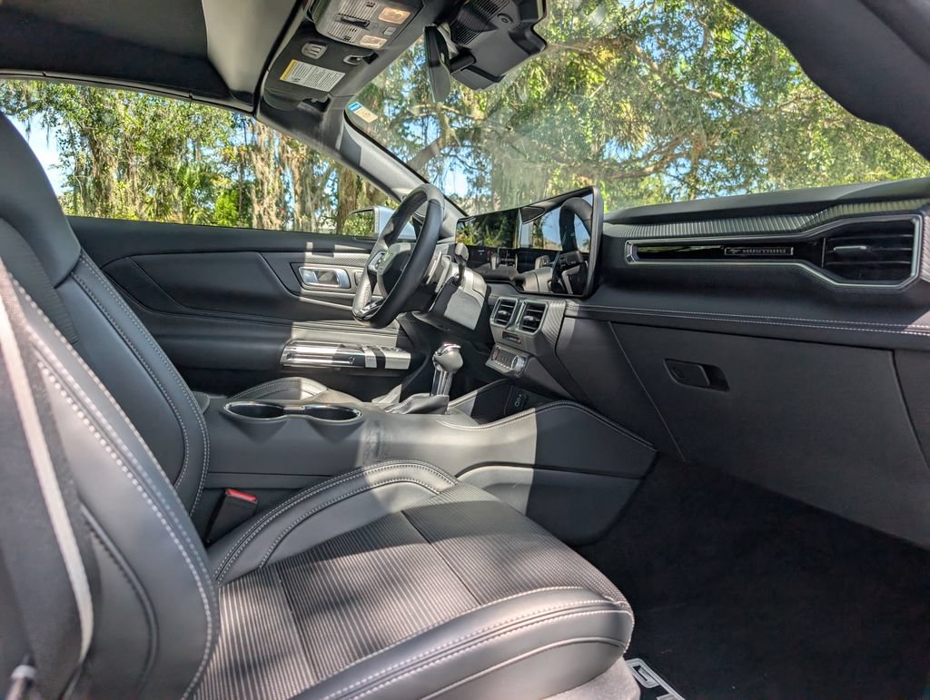 Used 2025 Ford Mustang GT Premium RWD image 17