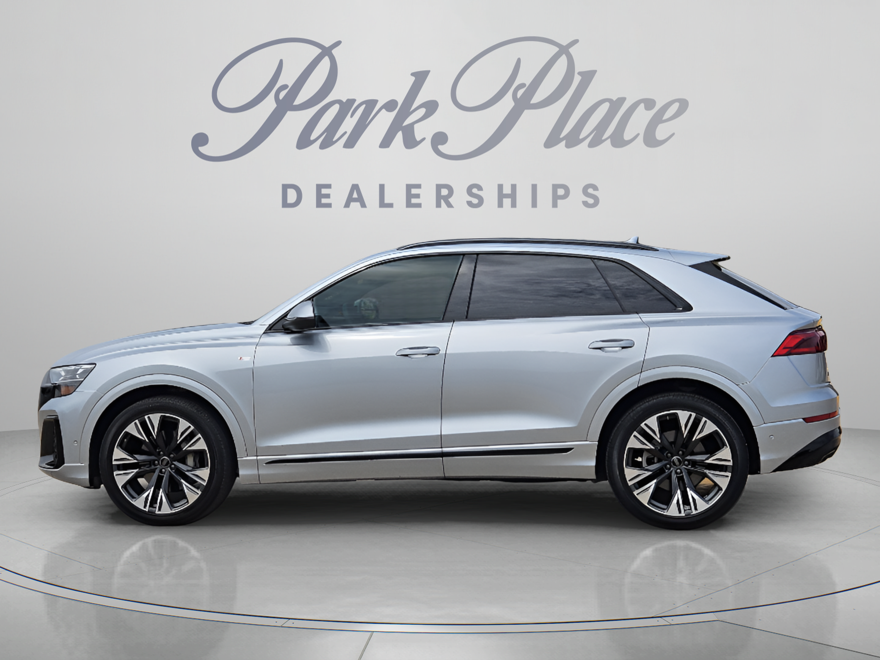 Used 2025 Audi Q8 Prestige AWD/4WD image 2
