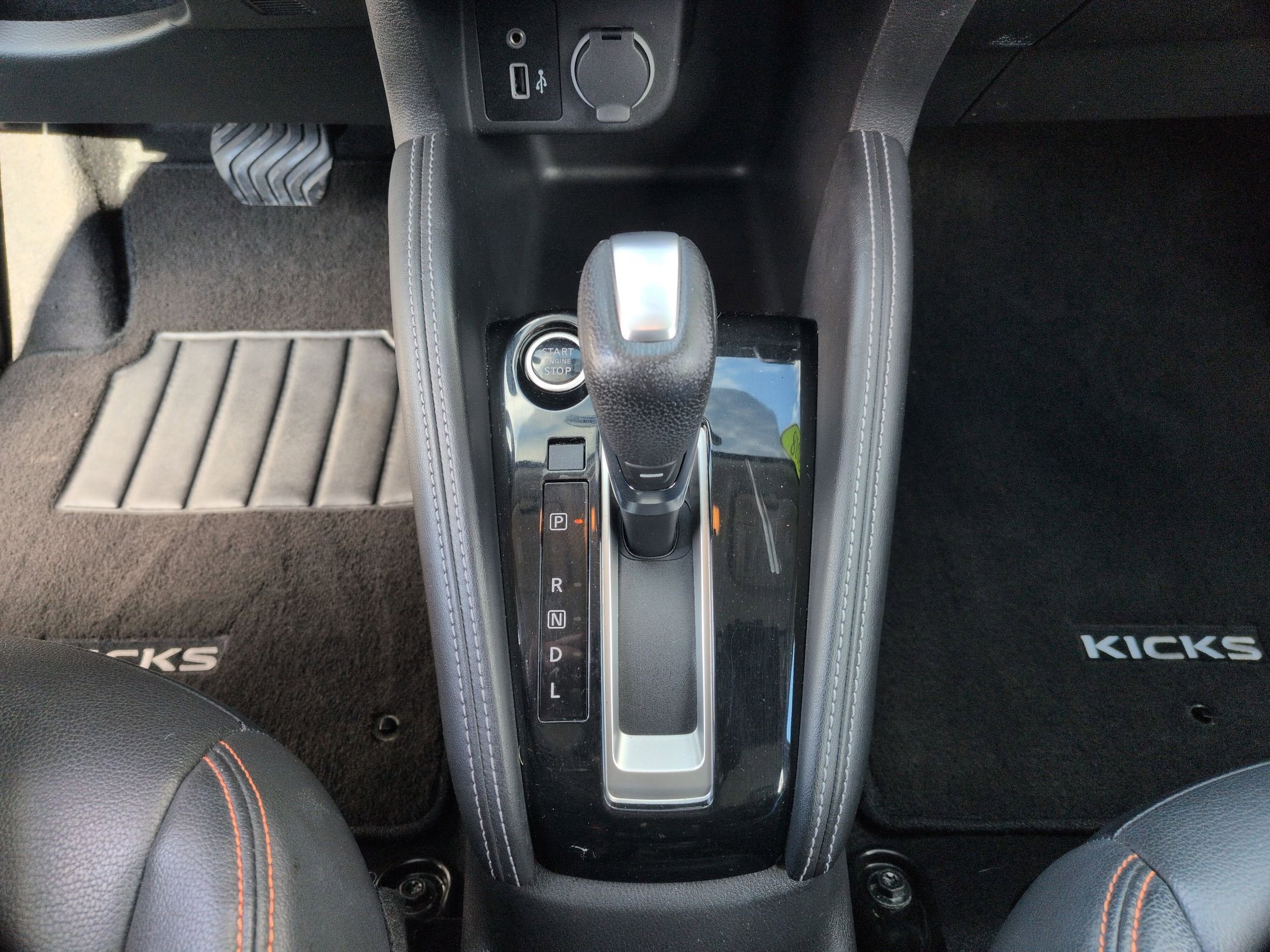 Used 2018 Nissan Kicks SR w/ Premium Package image 14