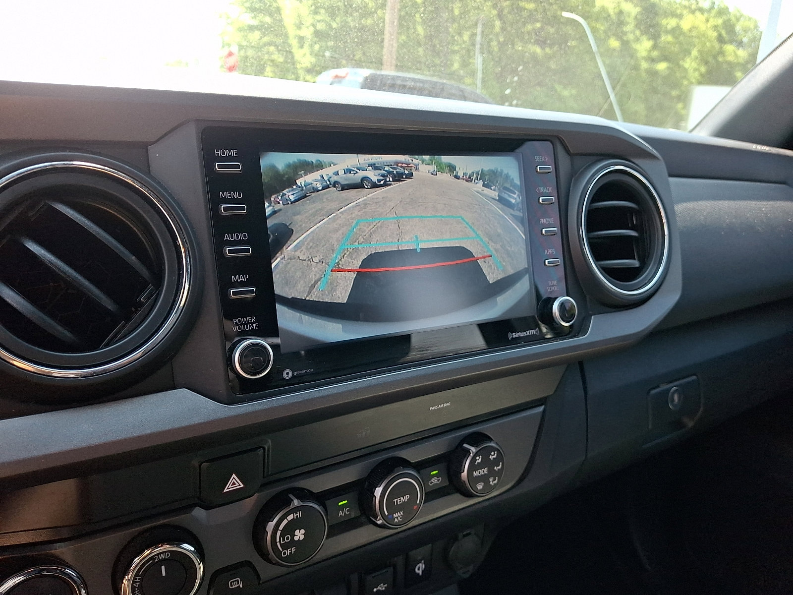 Used 2020 Toyota Tacoma TRD Off-Road w/ Technology Package AWD/4WD image 24
