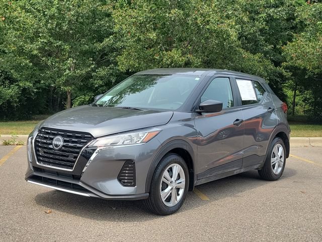Used 2025 Nissan Kicks Play S FWD image 2