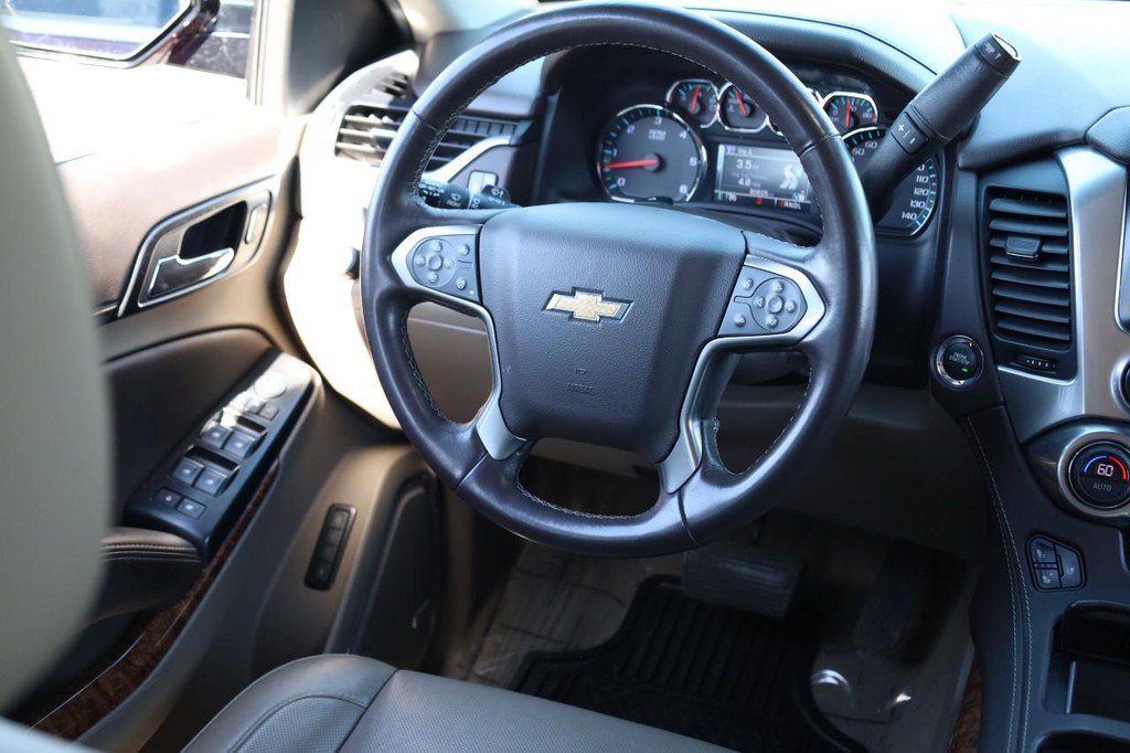Used 2020 Chevrolet Suburban Premier AWD/4WD image 25