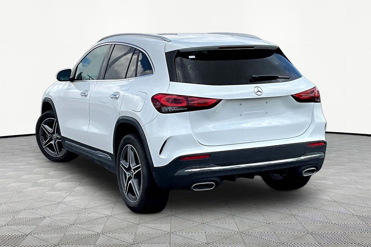 Used 2022 Mercedes-Benz GLA 250 4MATIC image 4