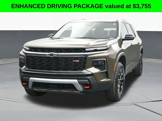 Used 2024 Chevrolet Traverse Z71 w/ Enhanced Driving Package image 2