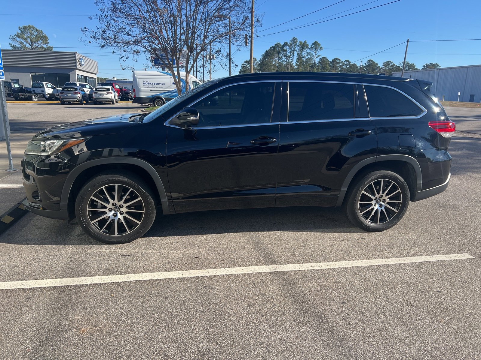 Used 2018 Toyota Highlander SE
