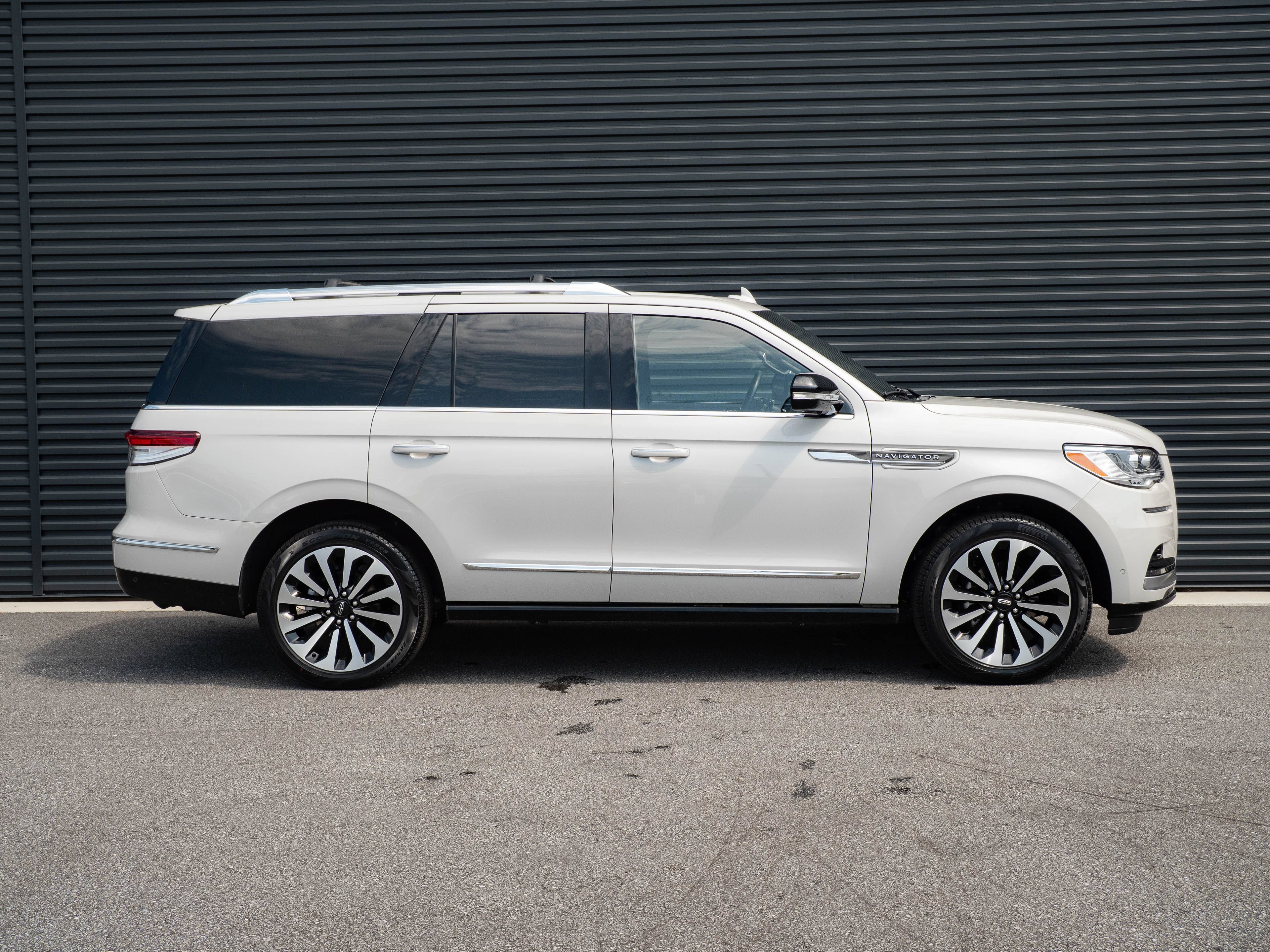 Used 2024 Lincoln Navigator Reserve AWD/4WD image 26